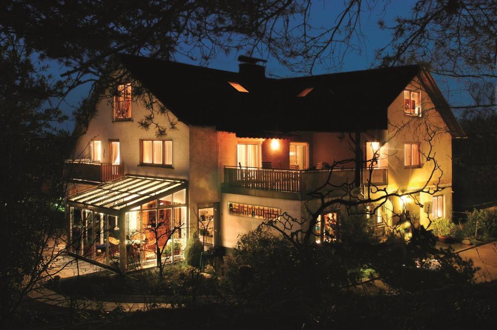 Gaestehaus-Weingut Loersch Leiwen Exterior photo